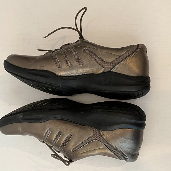 Clarks Wave Sneaker Shoes Gold Pewter Leather Walking Trail Hiking Women's 11M - Picture 8 of 12